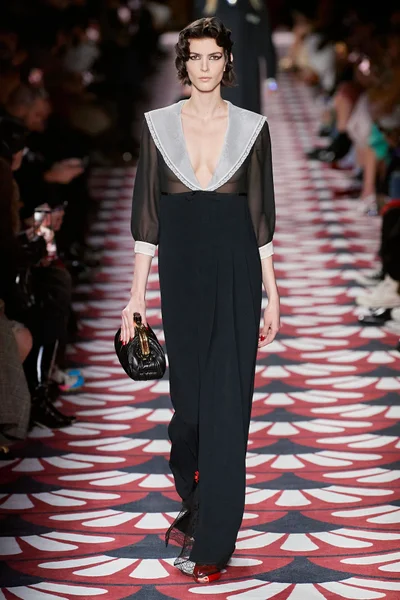 Look 54